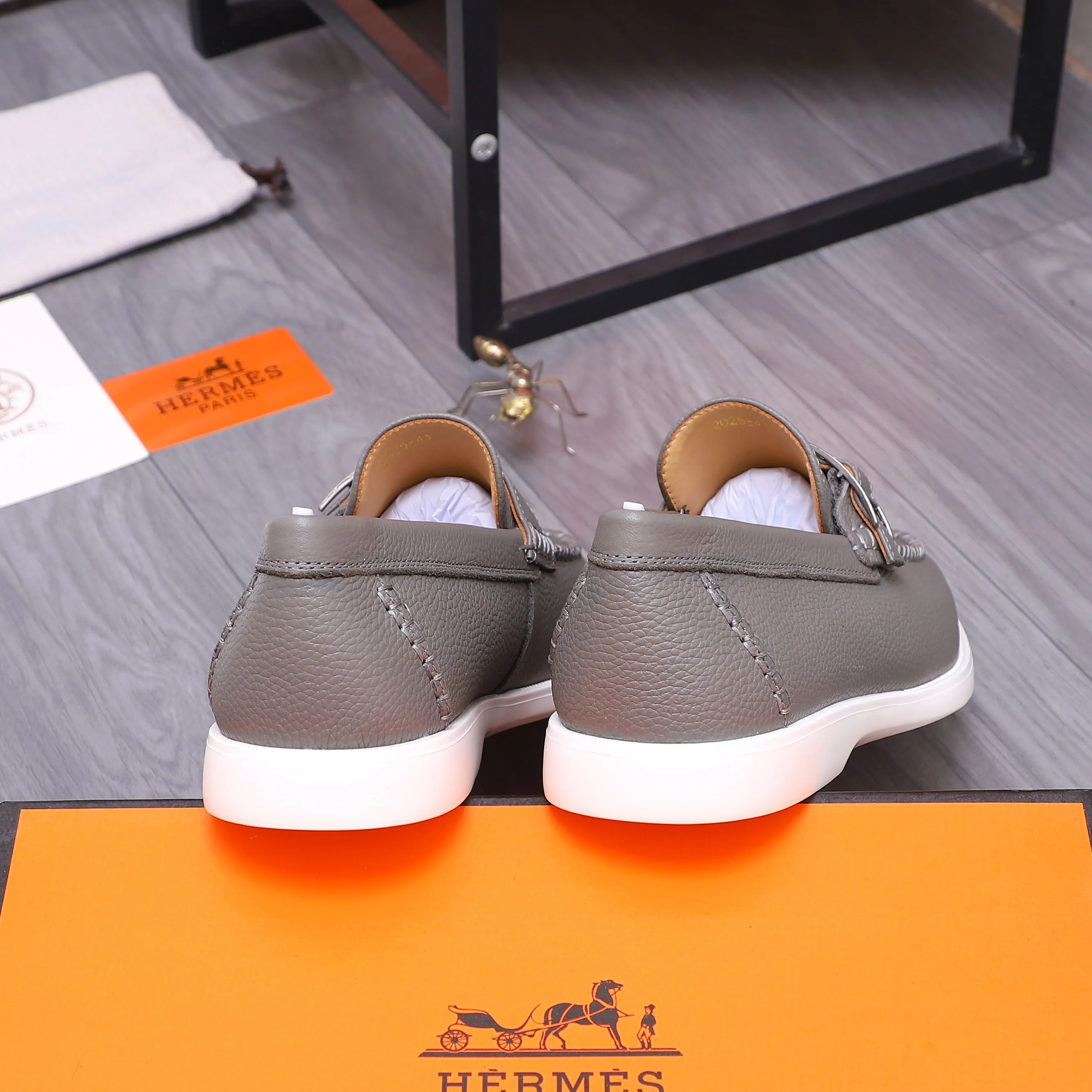 Men's shoes 💰p560 Product trademark: HERMES "Hermes" casual slip-on men's shoes. Regular size: 38-46 (45.46 is custom-made and non-returnable) Product materials: Selected pebbled cowhide upper, cowhide lining, original foam rubber ultra-light sole